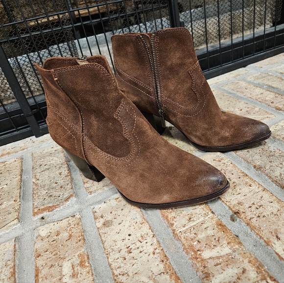 Frye Womens 7M Suede Leather Short Ankle Chukka Boots - Picture 1 of 7